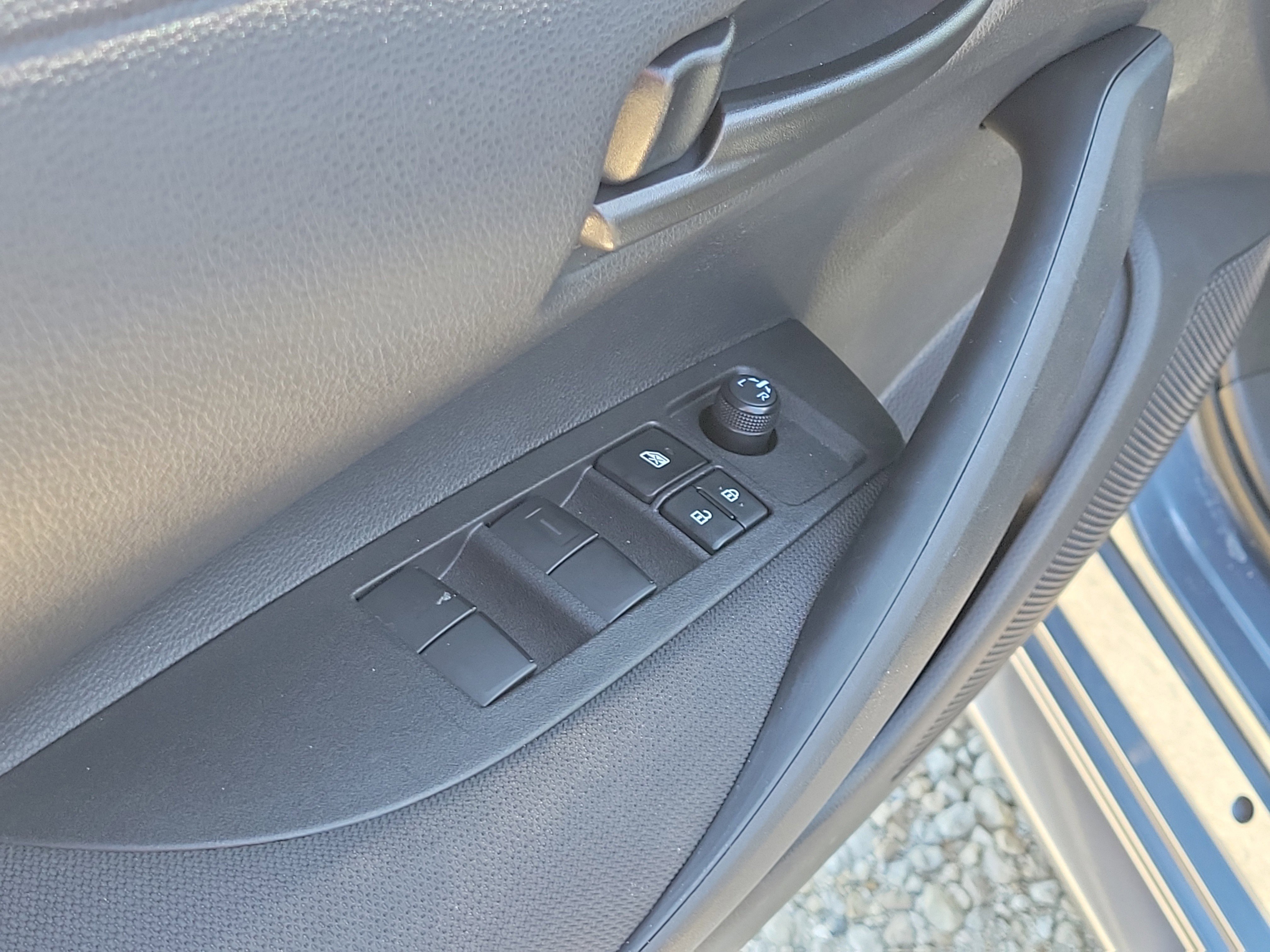 Used 2025 Toyota Corolla LE image 20