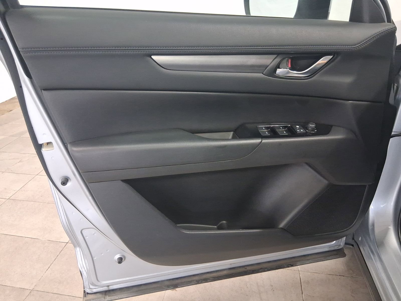 Used 2018 MAZDA CX-5 Touring image 19