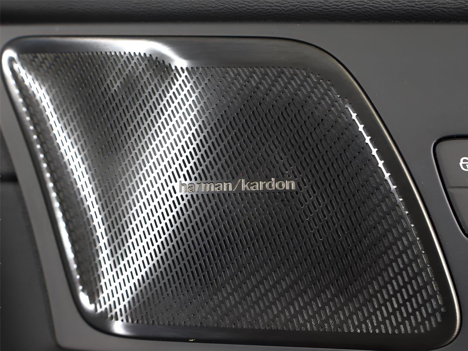 Used 2024 Volvo XC60 B5 Plus image 55