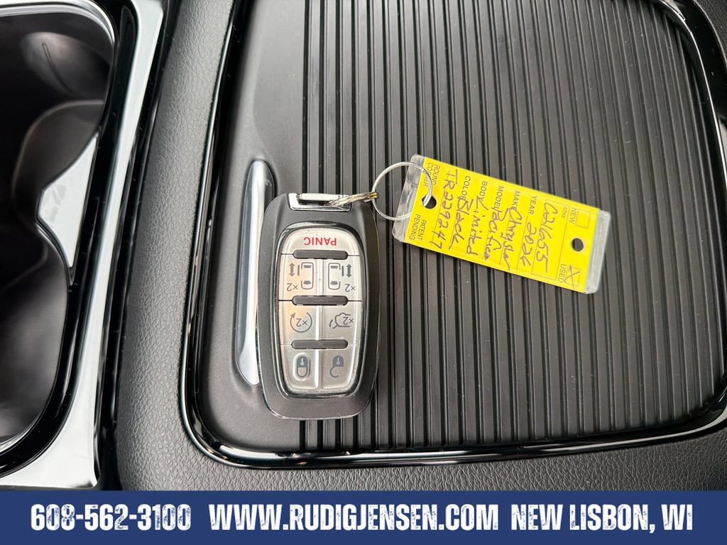 Used 2026 Chrysler Pacifica Limited FWD image 29