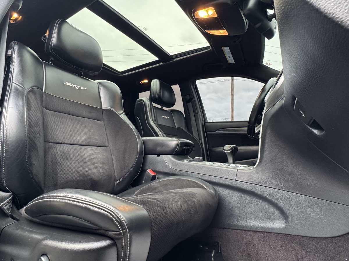 Used 2015 Jeep Grand Cherokee SRT w/ Luxury Group II AWD/4WD image 32