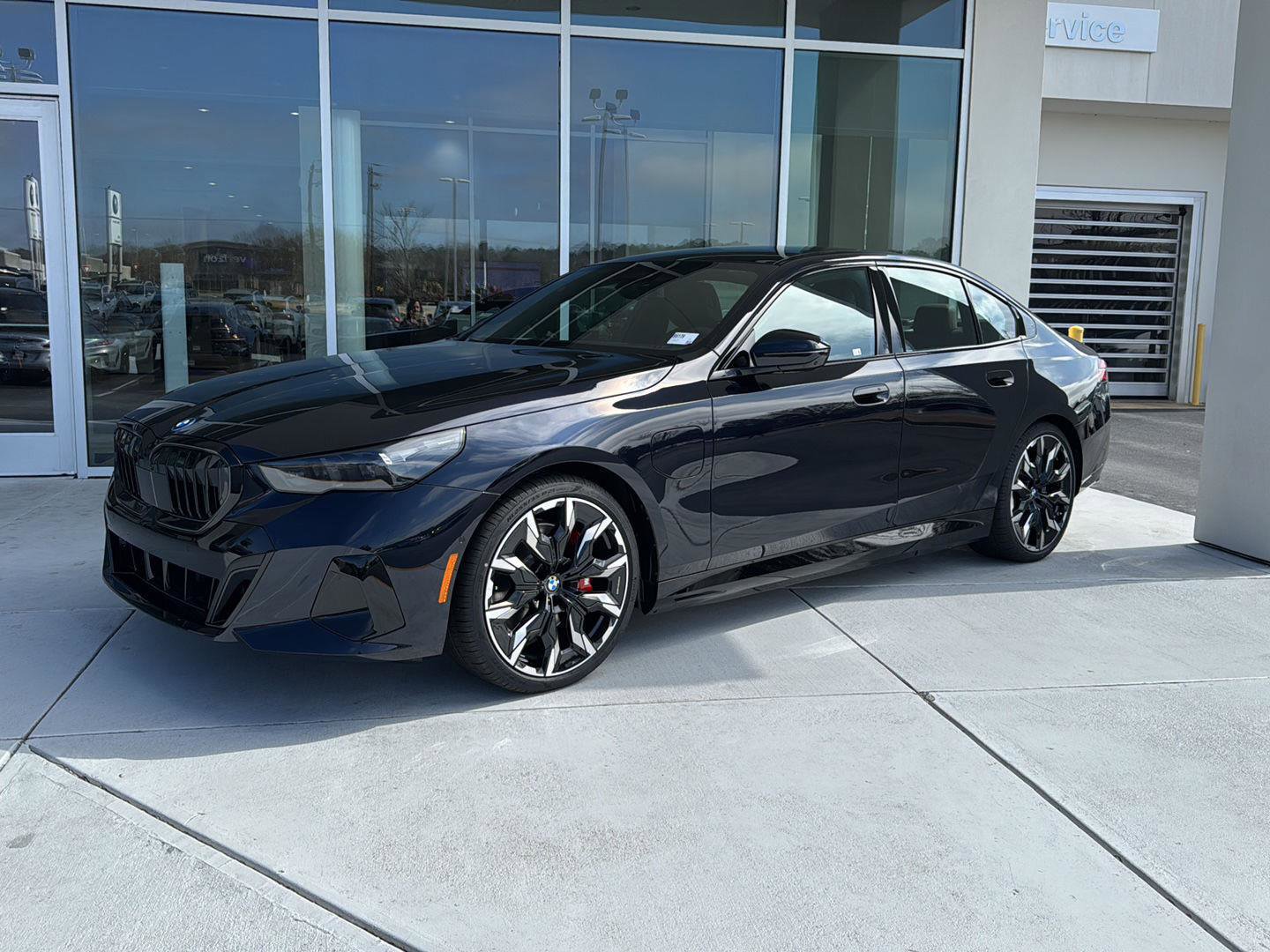 New 2026 BMW 550e xDrive w/ Executive Package image 2