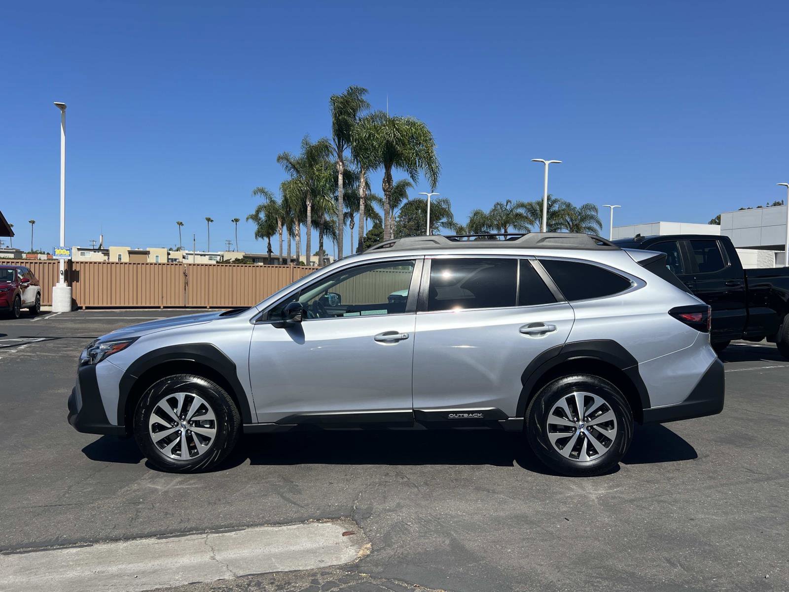 Used 2024 Subaru Outback Premium AWD/4WD image 2