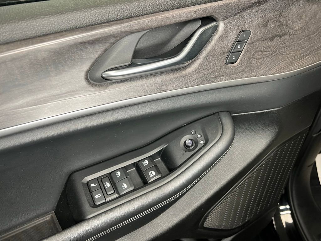 Used 2024 Jeep Grand Cherokee L Limited w/ Luxury Tech Group II image 17