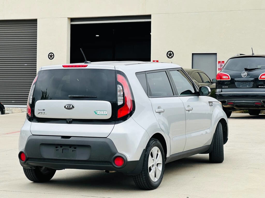 Used 2015 Kia Soul FWD image 10