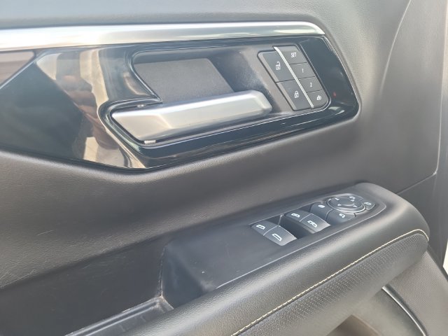 Used 2025 Chevrolet Suburban Premier w/ Sun And Tow Package AWD/4WD image 10