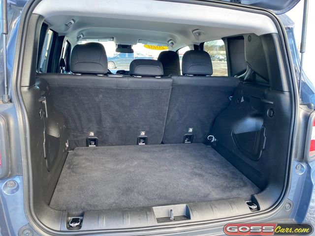 Used 2020 Jeep Renegade Latitude w/ Cold Weather Group image 8