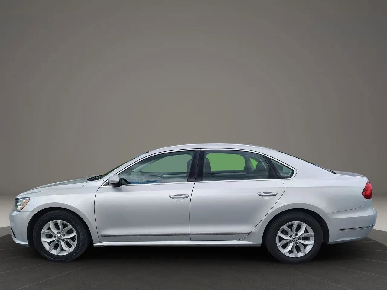 Used 2016 Volkswagen Passat 1.8T S image 4