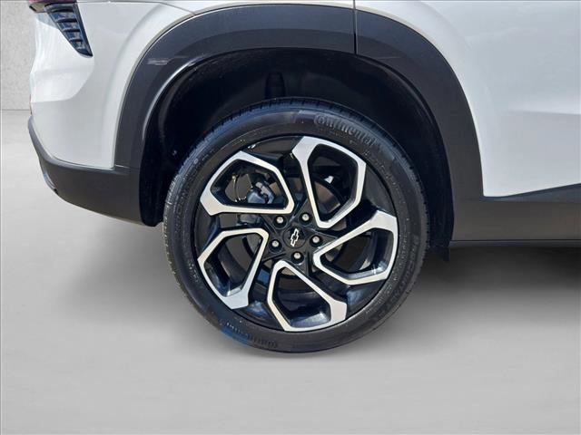Used 2025 Chevrolet Trax RS w/ Driver Confidence Package FWD image 22