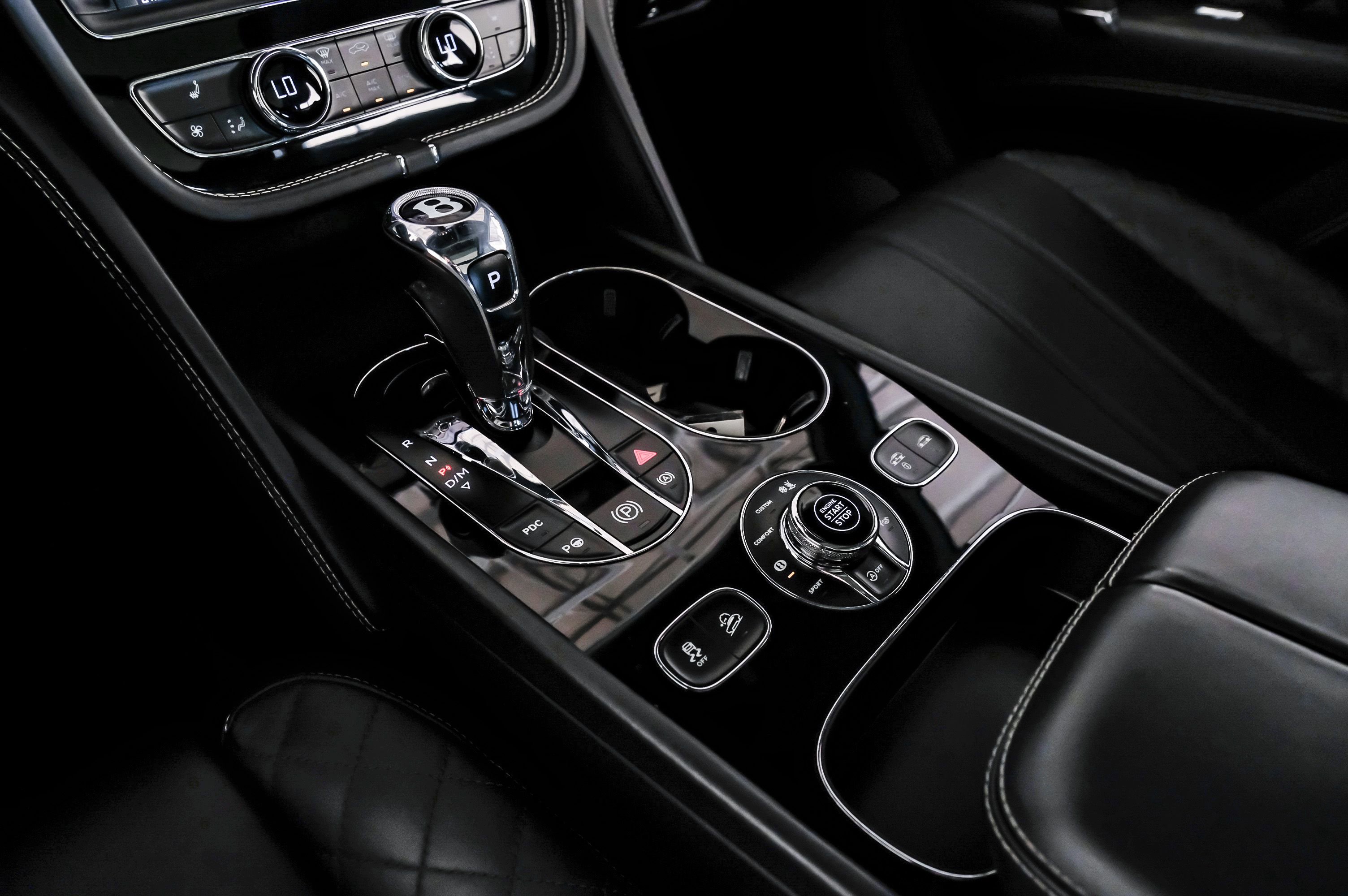 Used 2017 Bentley Bentayga image 21