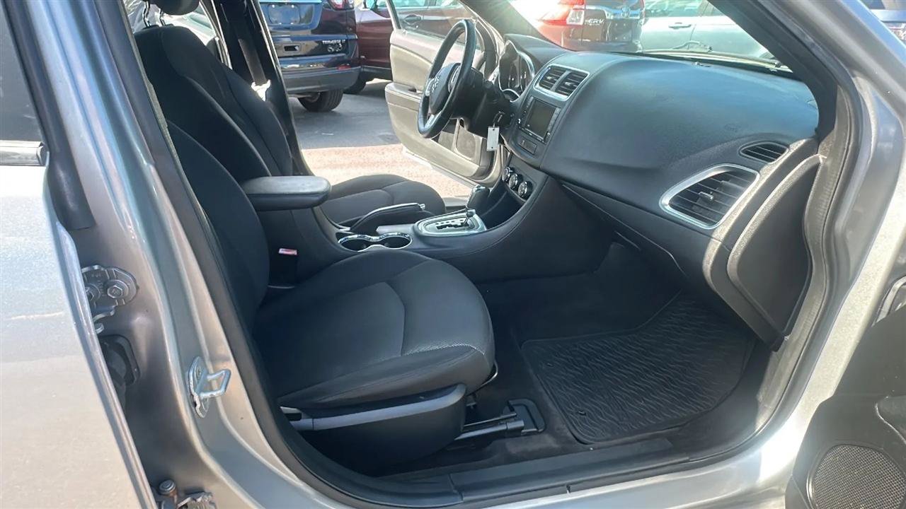 Used 2013 Dodge Avenger SXT FWD image 35