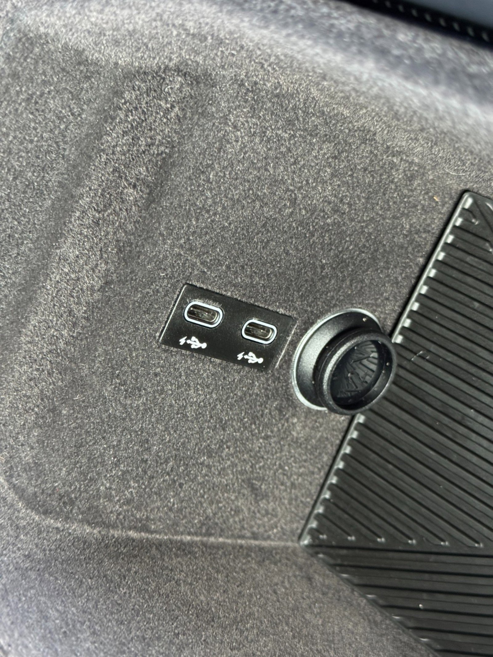 Used 2023 BMW i7 xDrive60 image 35