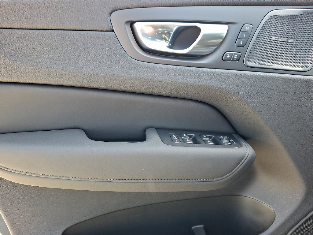 New 2027 Volvo XC60 B5 Plus AWD/4WD image 10