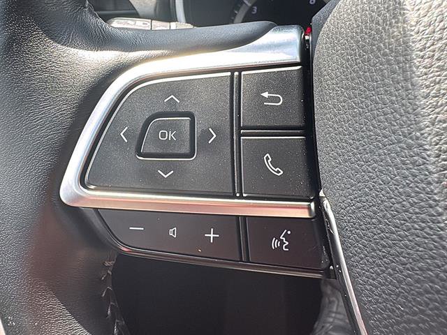 Used 2020 Toyota Highlander Limited FWD image 19