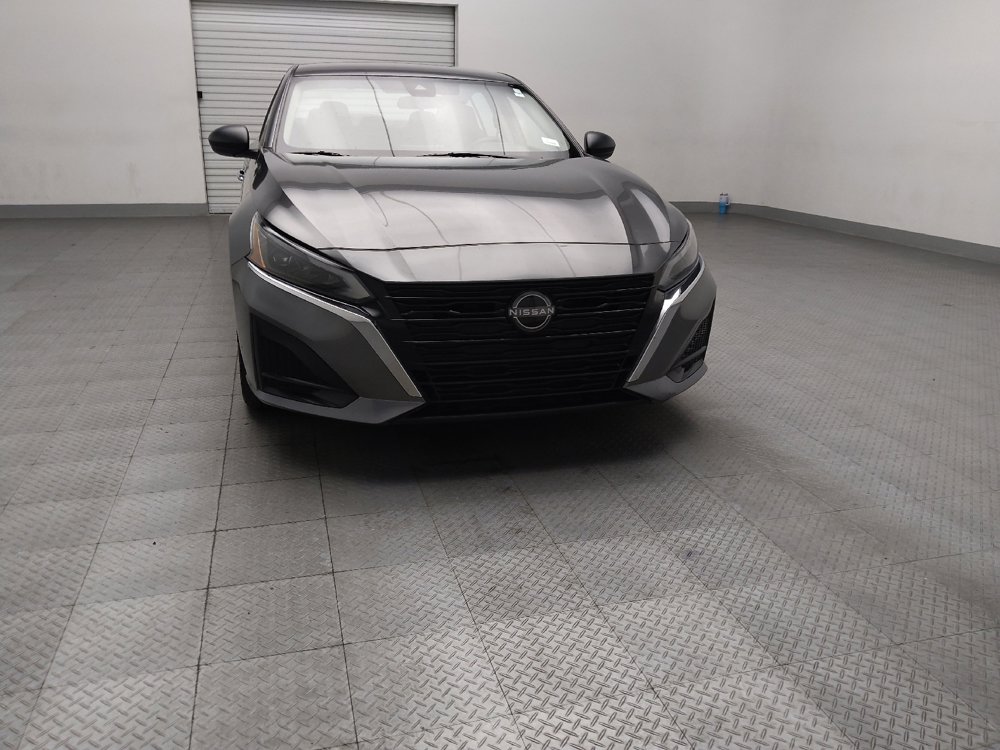 Used 2024 Nissan Altima 2.5 SV image 14