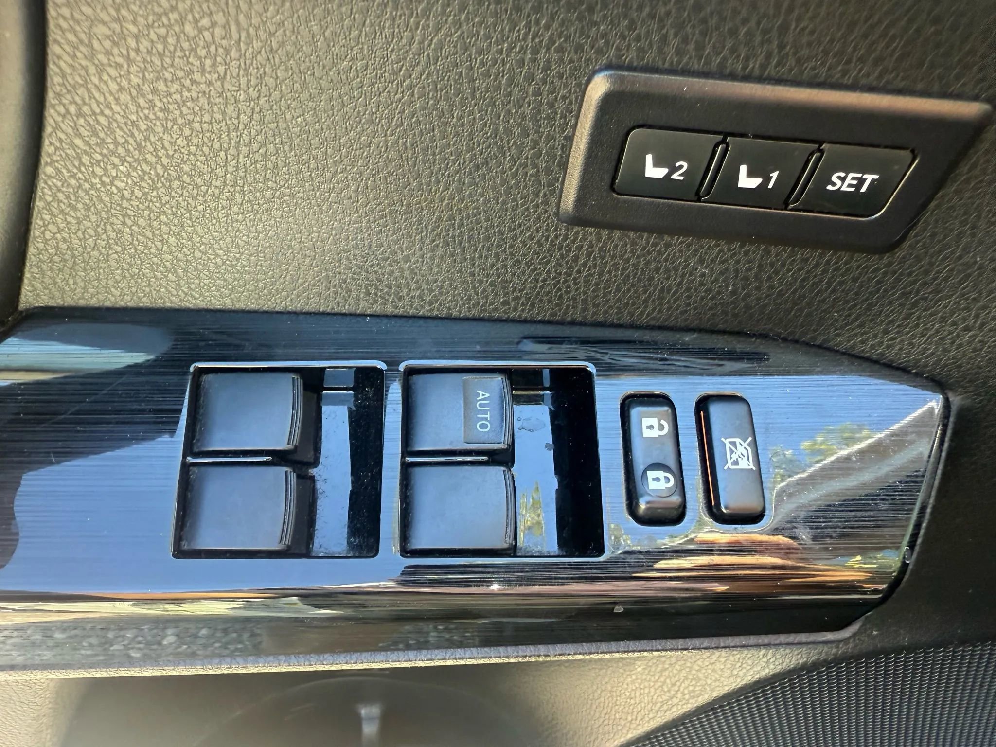 Used 2018 Toyota RAV4 Limited image 26