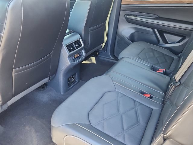 Used 2024 Volkswagen Atlas SE AWD/4WD image 8