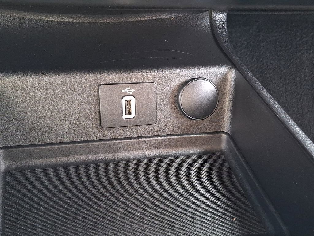 Used 2017 Ford Fusion SE w/ Fusion SE Technology Package FWD image 26
