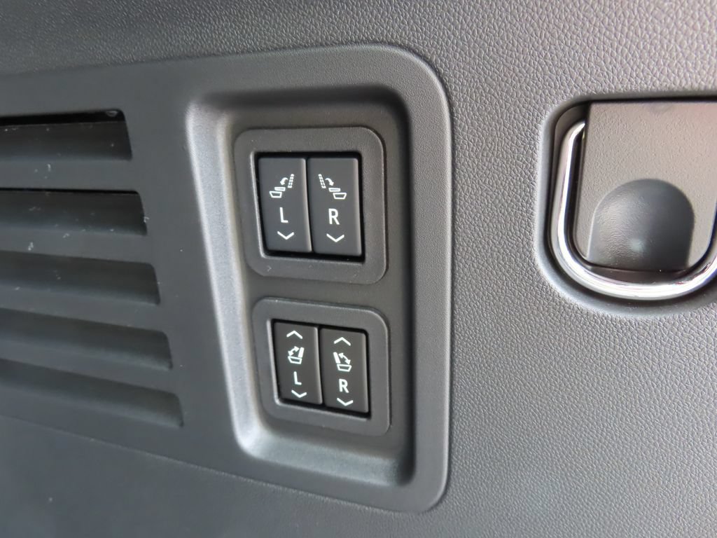 New 2026 Chevrolet Traverse RS w/ LPO, Floor Liner Package AWD/4WD image 21