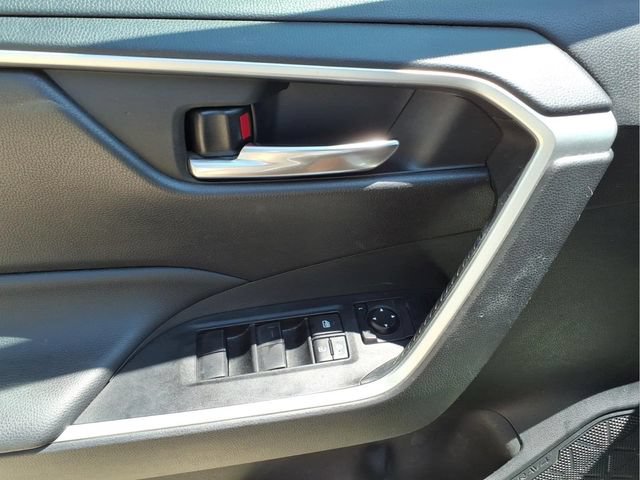 Used 2021 Toyota RAV4 XLE AWD/4WD image 11