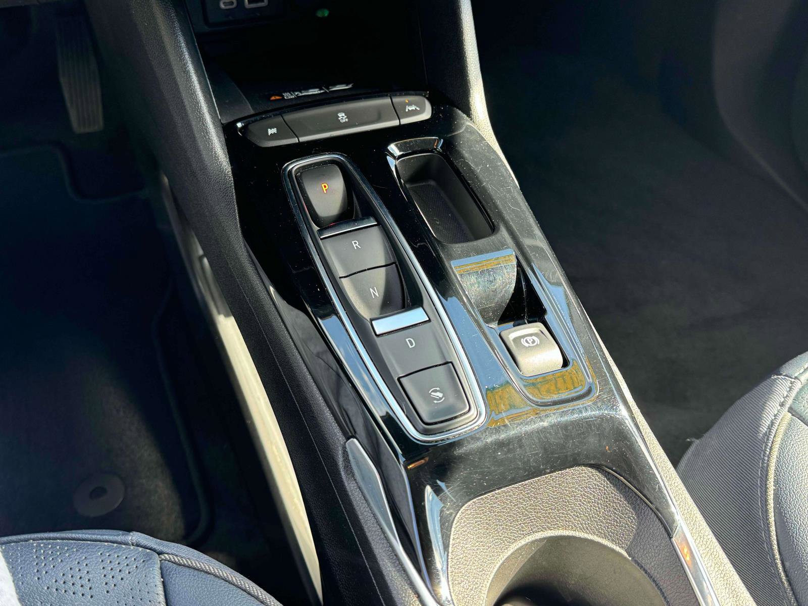 Used 2022 Chevrolet Bolt EUV LT w/ Convenience Package image 28