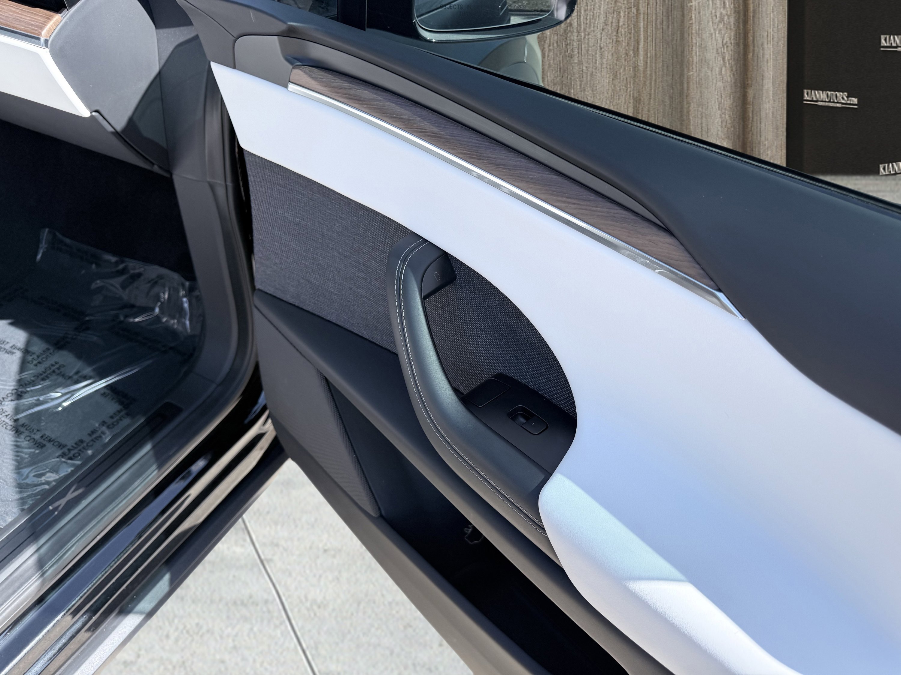 Used 2022 Tesla Model X image 45