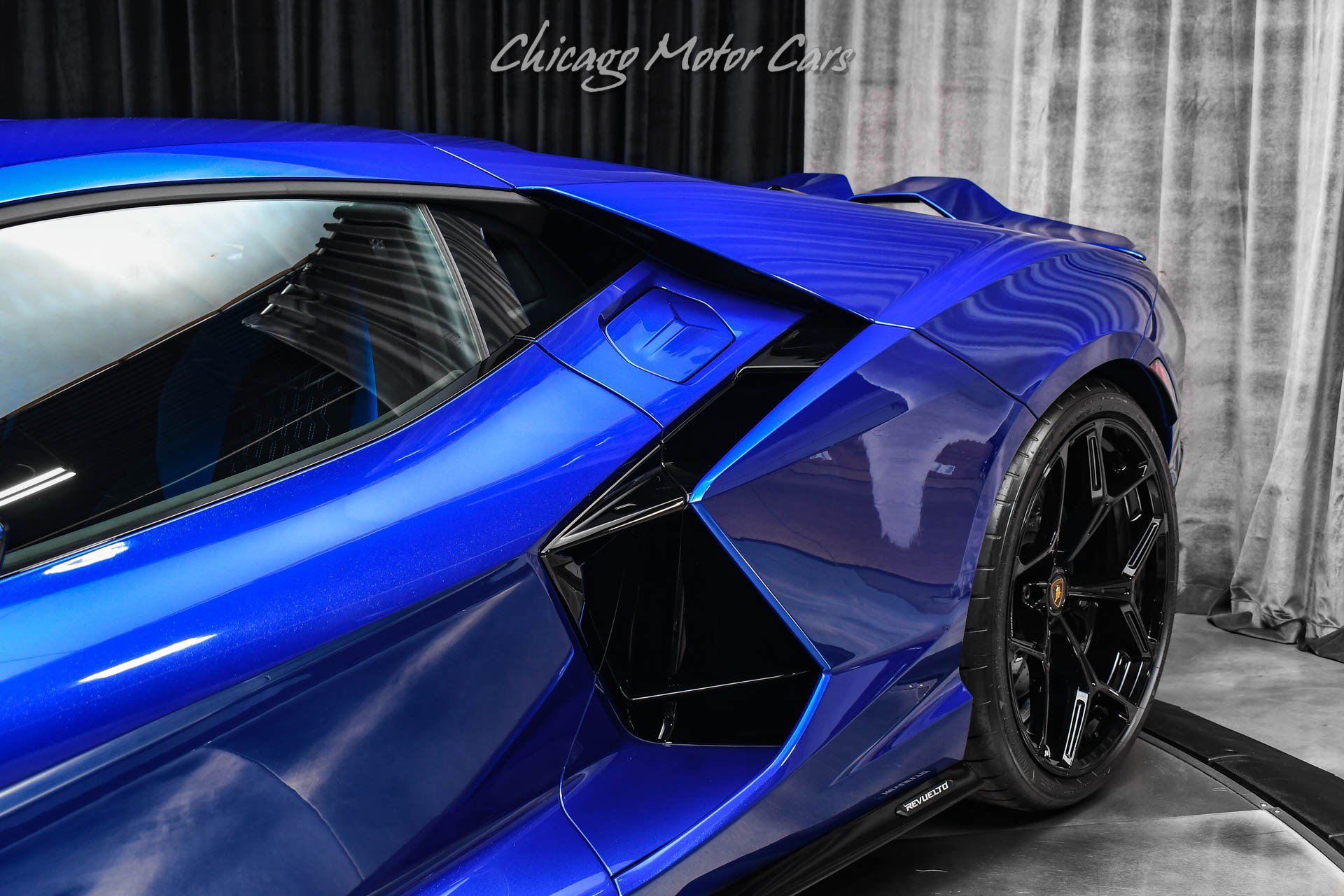 Used 2025 Lamborghini Revuelto image 30