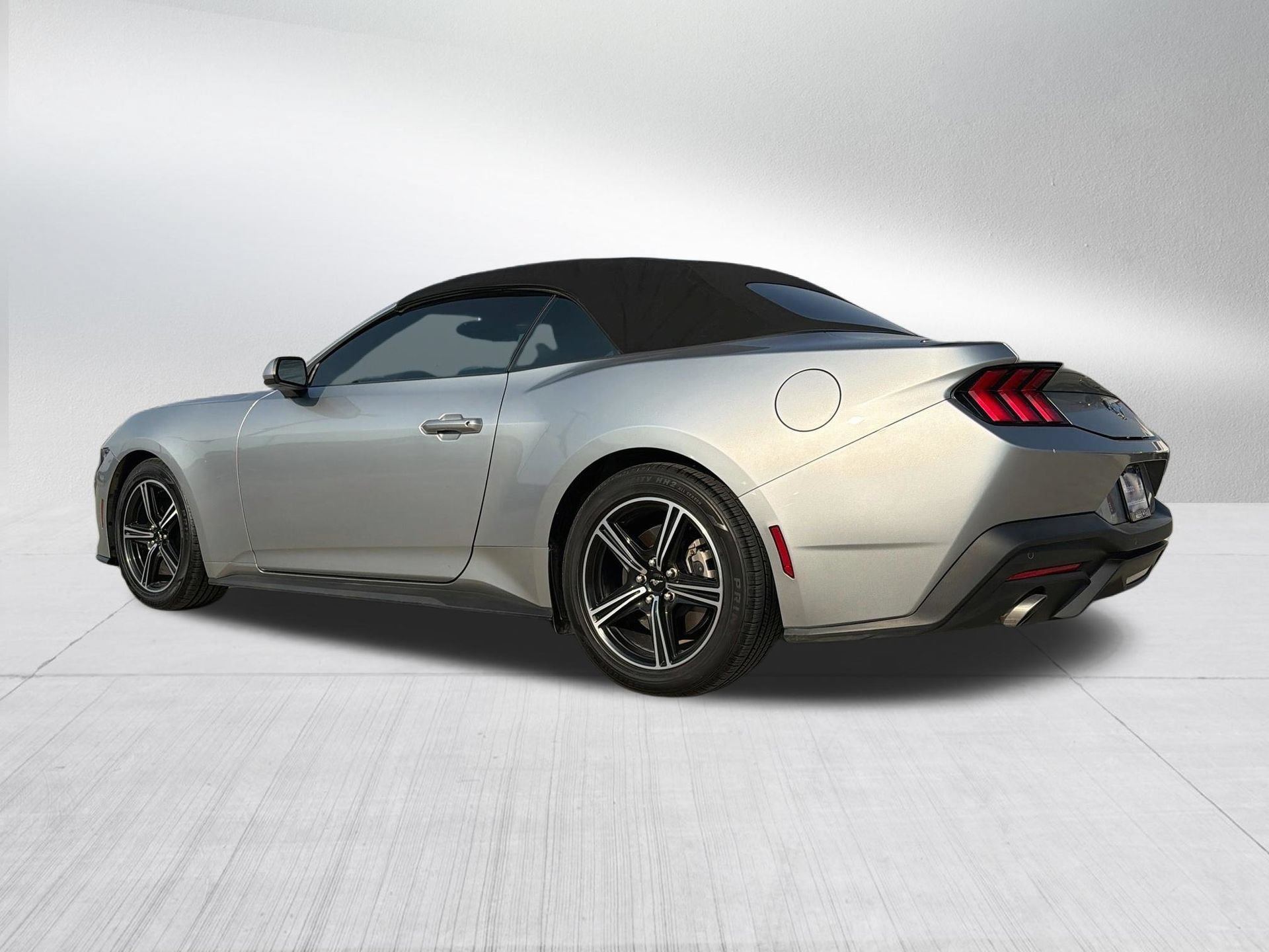 Used 2024 Ford Mustang Convertible RWD image 9