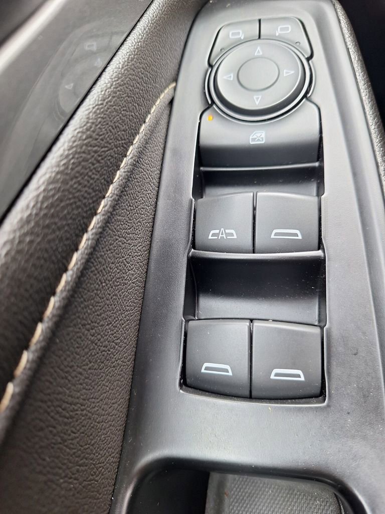 Used 2023 Chevrolet Traverse LT image 19
