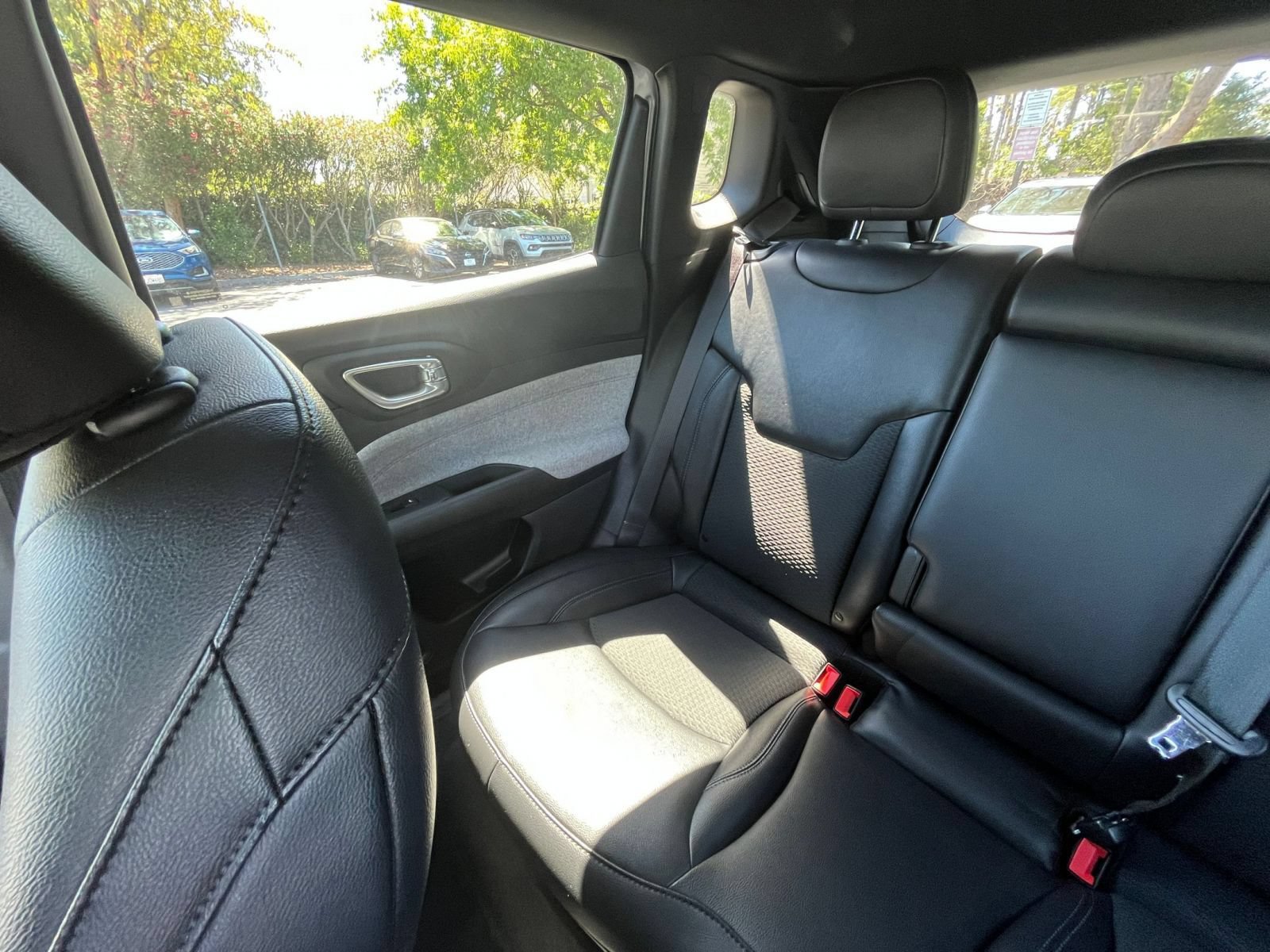 Used 2025 Jeep Compass Latitude AWD/4WD image 39