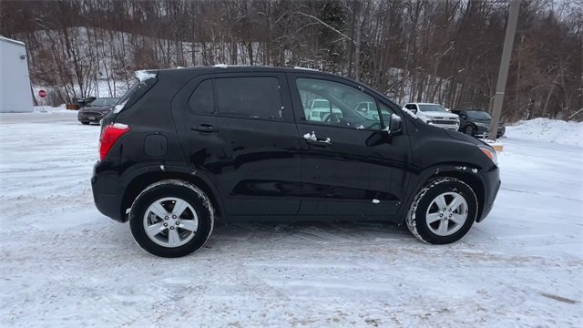 Used 2022 Chevrolet Trax LS w/ Tint and Cruise Package image 9
