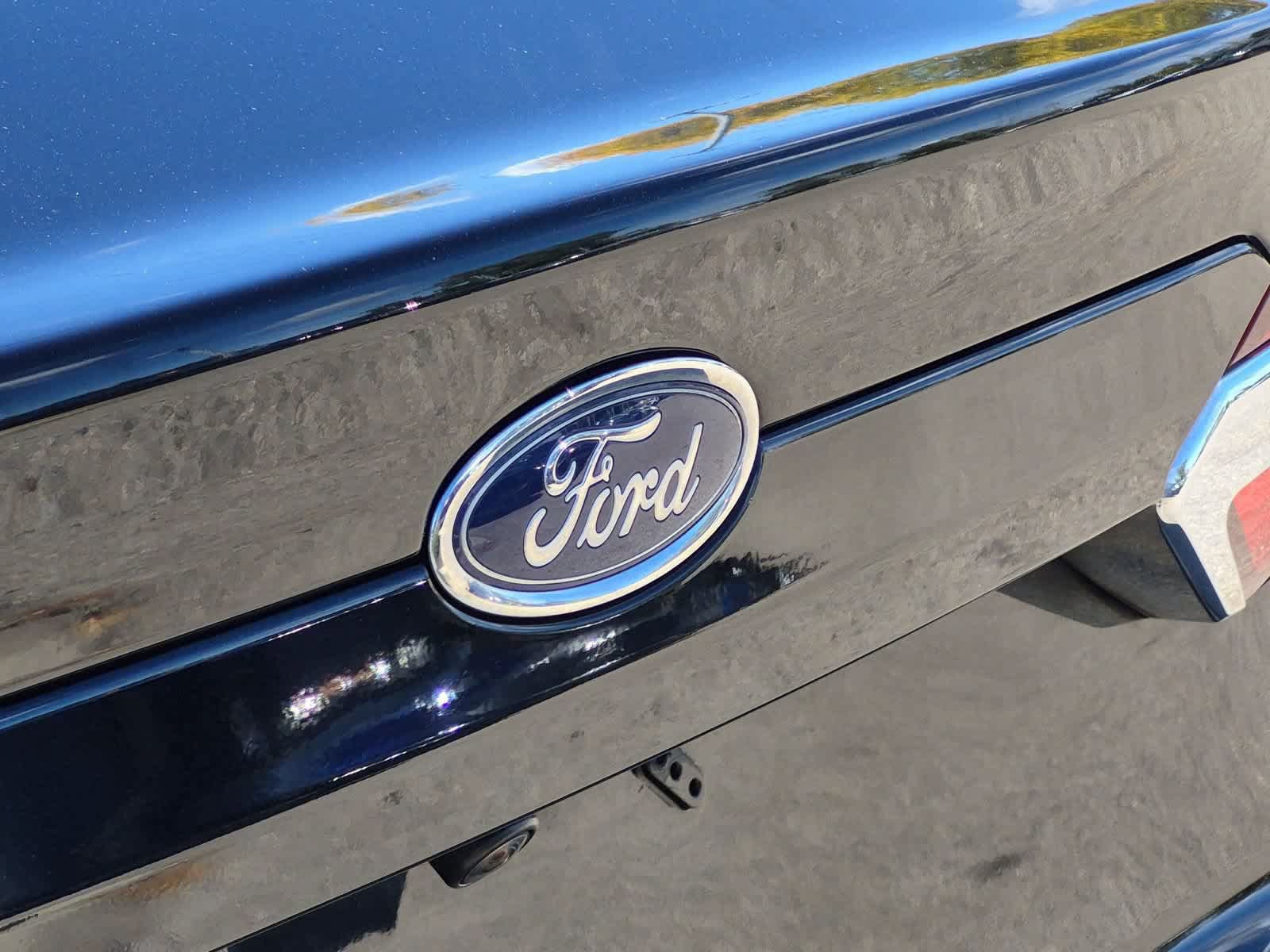 Used 2019 Ford Fusion SE FWD image 12