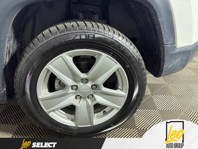 Used 2022 Jeep Compass Latitude w/ Convenience Group AWD/4WD image 22