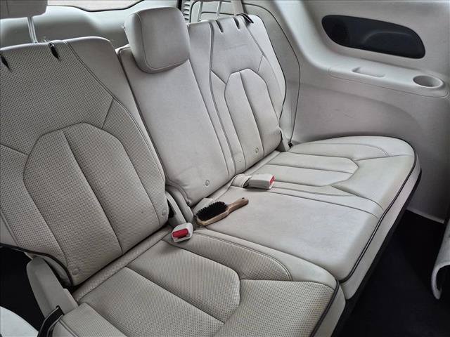 Used 2018 Chrysler Pacifica Limited w/ Advanced Safetytec Group FWD image 27
