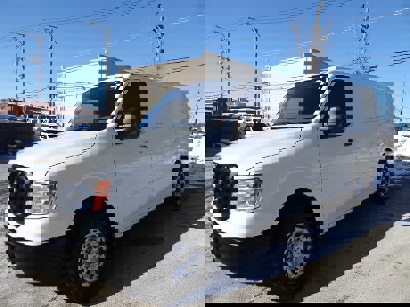 Used 2021 Nissan NV 2500 SV image 3