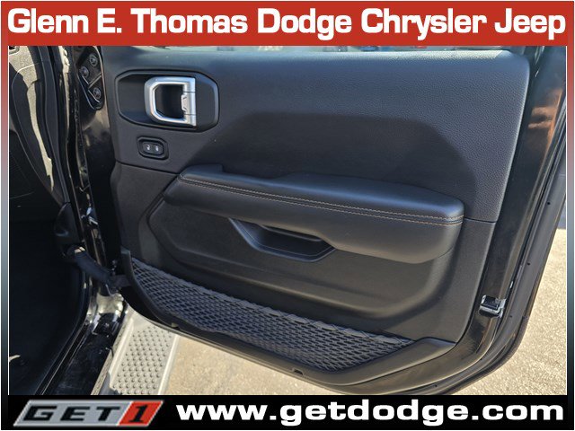 Used 2023 Jeep Wrangler Sahara image 35