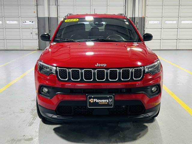 Used 2024 Jeep Compass Latitude image 12