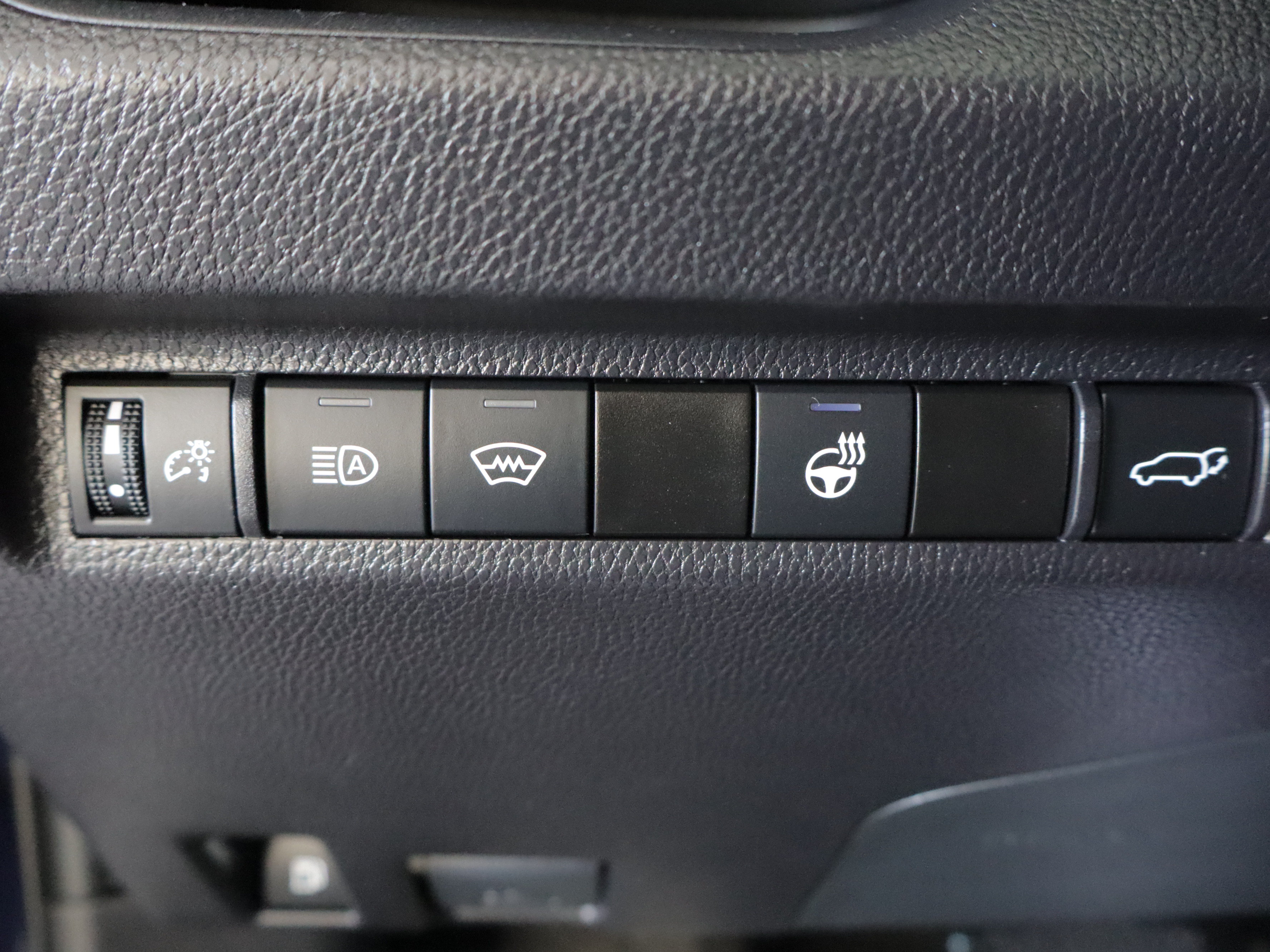 Used 2025 Toyota RAV4 XLE Premium w/ Weather Package AWD/4WD image 18