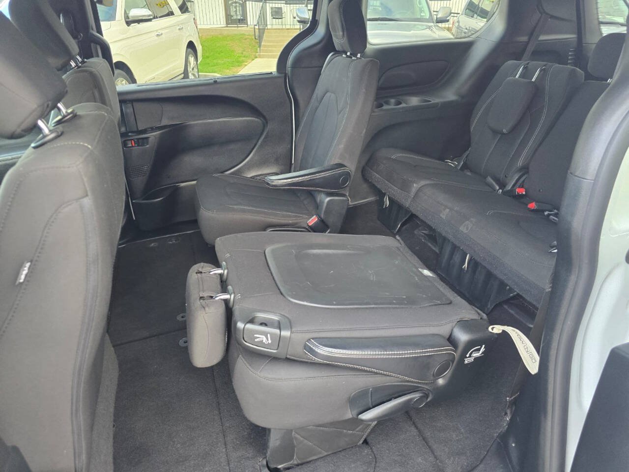 Used 2020 Chrysler Pacifica Touring w/ Advanced Safetytec Group FWD image 45