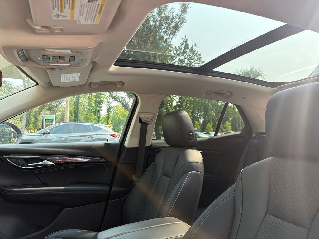 Used 2022 Buick Envision Essence w/ Technology Package I FWD image 9