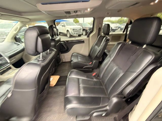 Used 2015 Chrysler Town & Country Limited Platinum FWD image 8