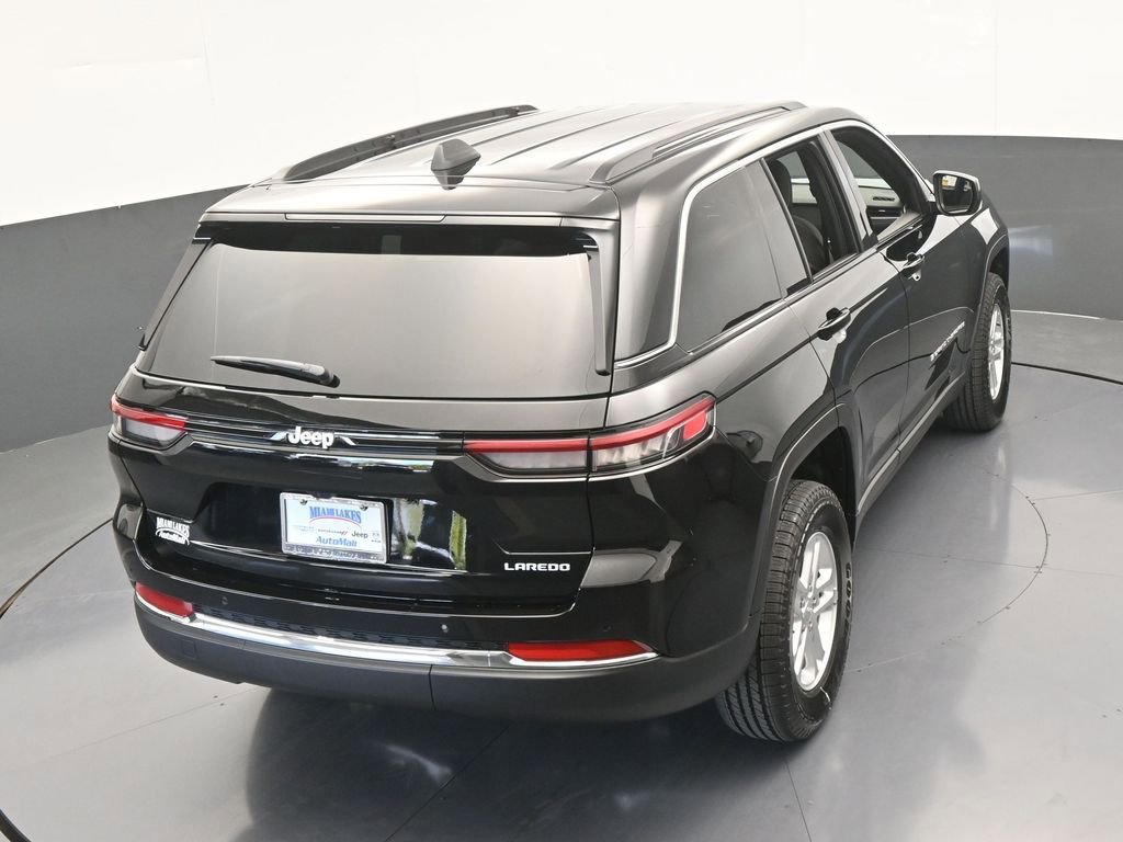 Used 2025 Jeep Grand Cherokee Laredo image 44