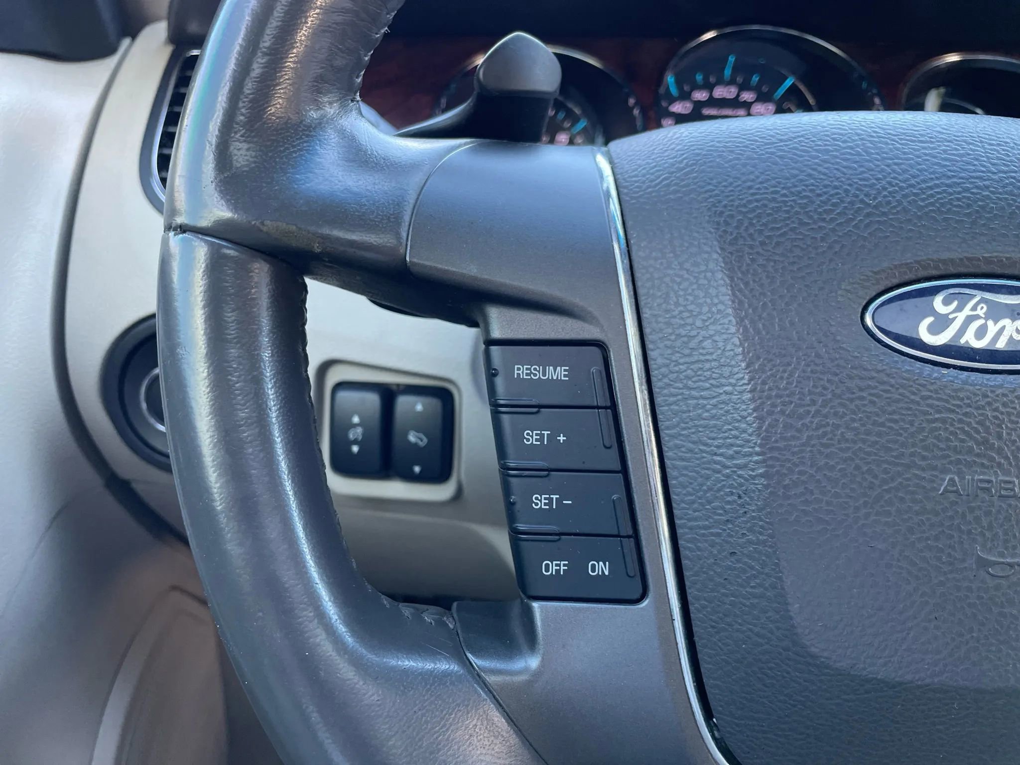 Used 2010 Ford Taurus Limited image 15