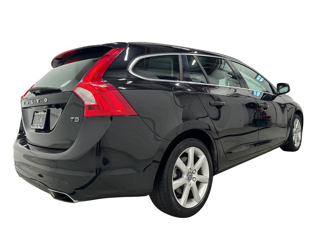 Used 2017 Volvo V60 T5 Platinum w/ Climate Package image 4