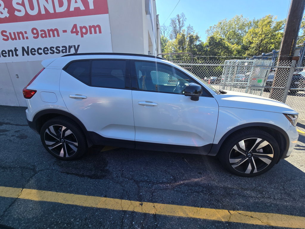 Certified 2025 Volvo XC40 B5 Ultra AWD/4WD image 8