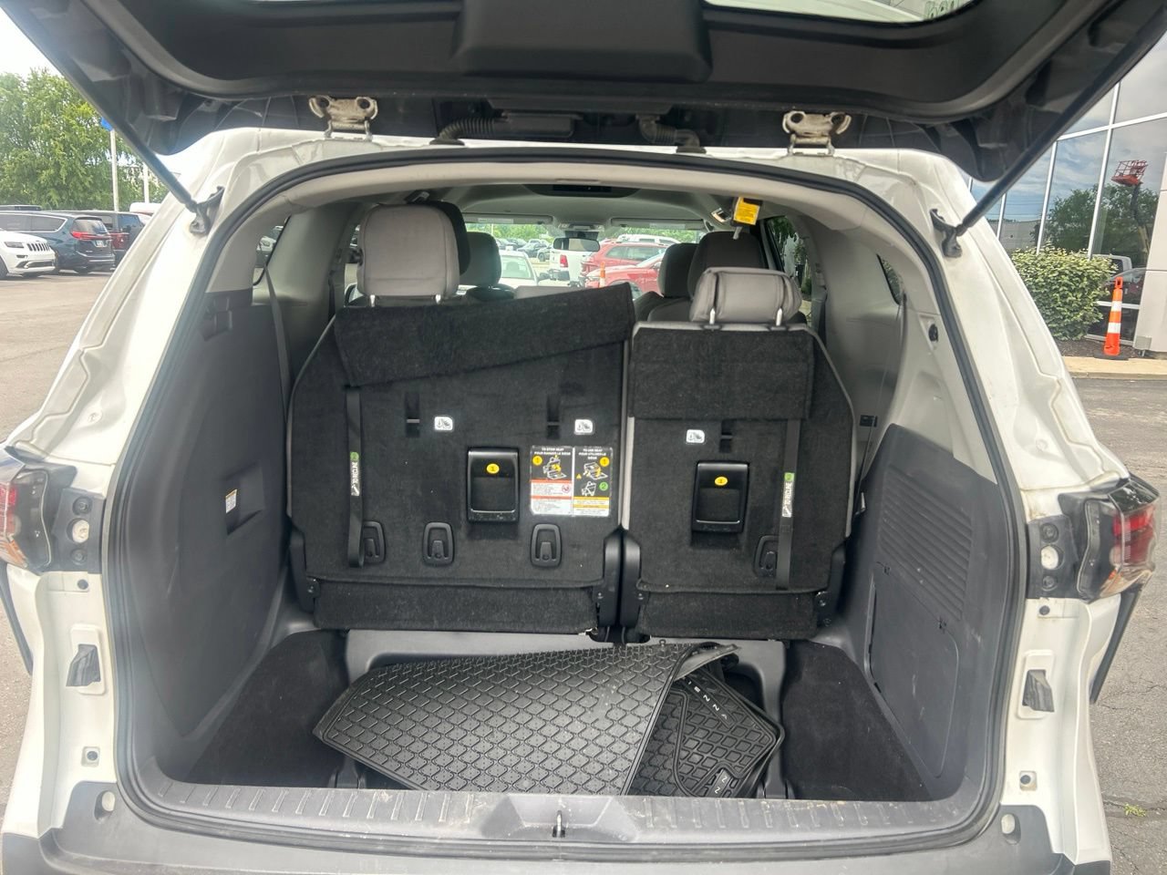 Used 2024 Toyota Sienna LE AWD/4WD image 13