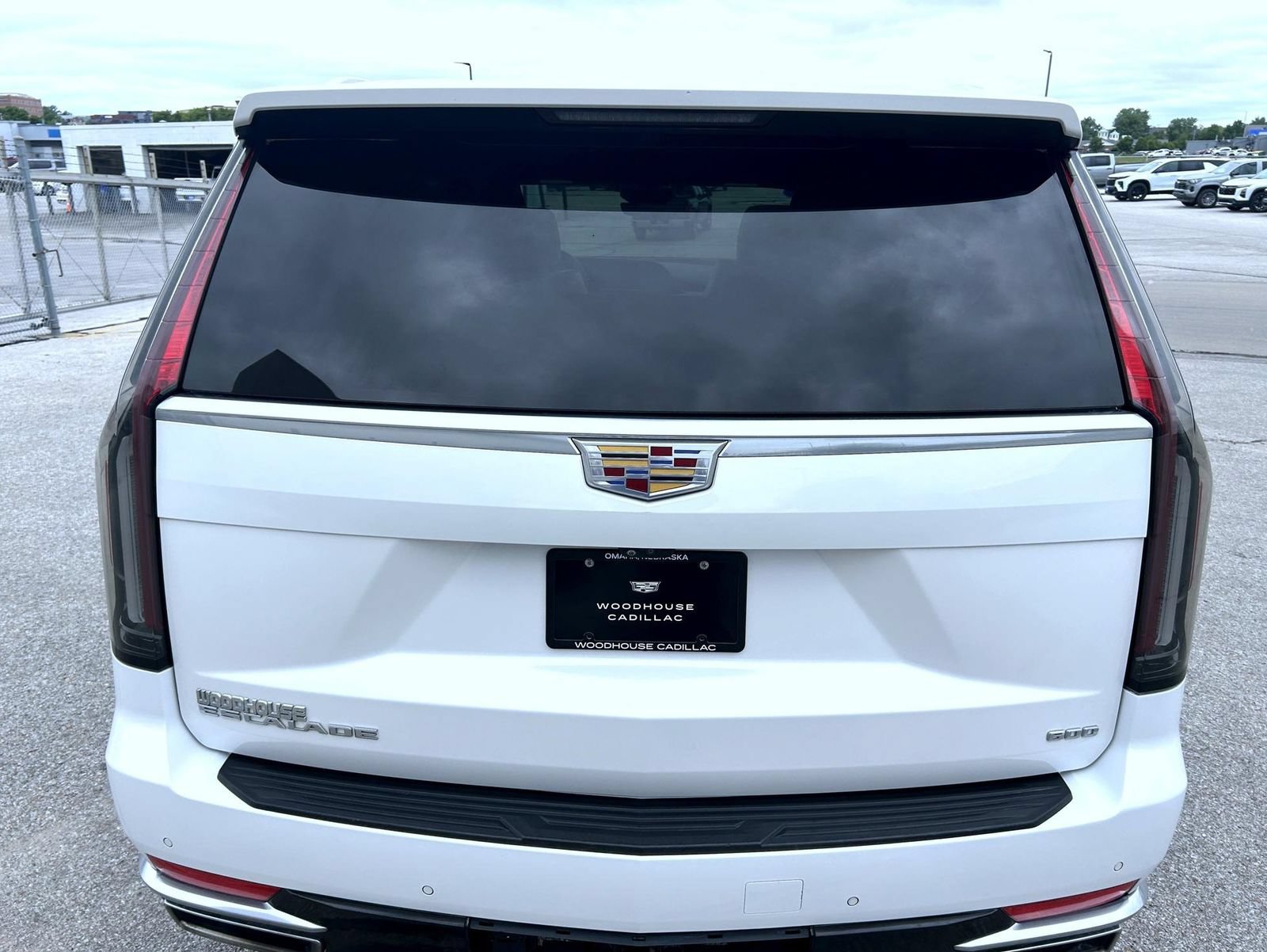 Used 2021 Cadillac Escalade Premium Luxury w/ Performance Package AWD/4WD image 13