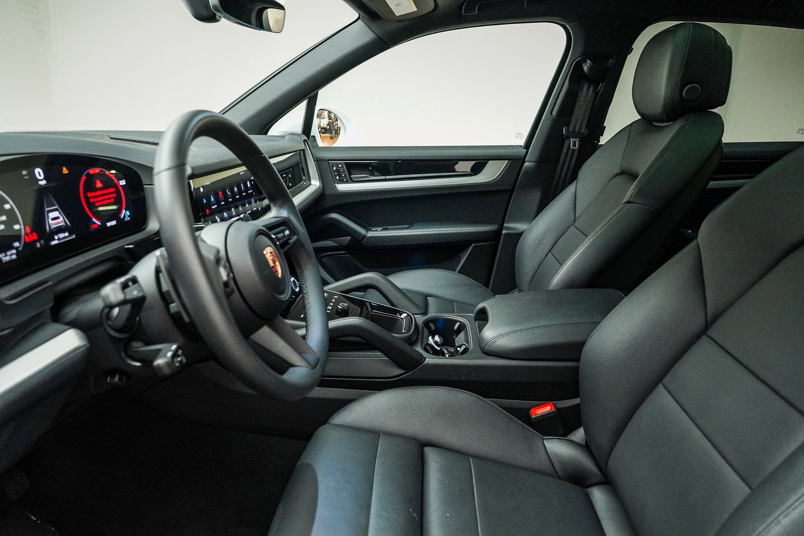 Used 2025 Porsche Cayenne image 23