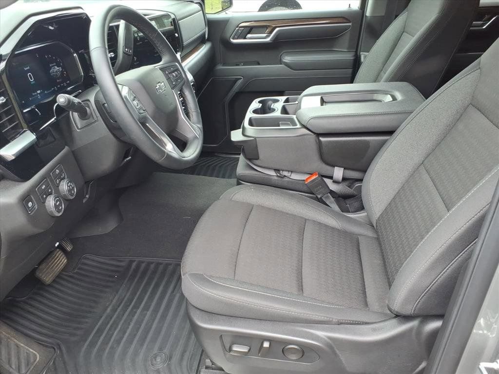 Used 2026 Chevrolet Silverado 1500 RST AWD/4WD image 10