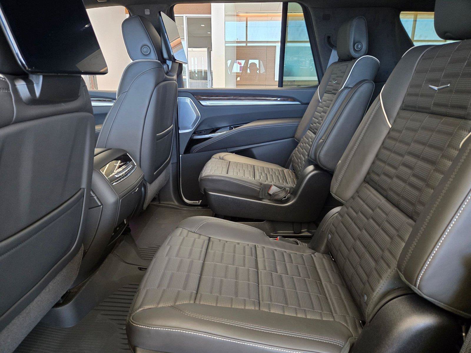 New 2026 Cadillac Escalade Platinum Sport w/ LPO, ONYX Package AWD/4WD image 18